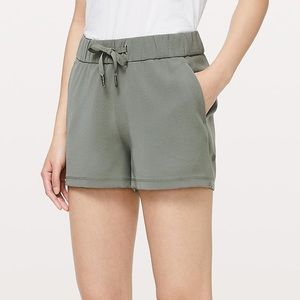 Lululemon On The Fly Woven Shorts 2.5”
